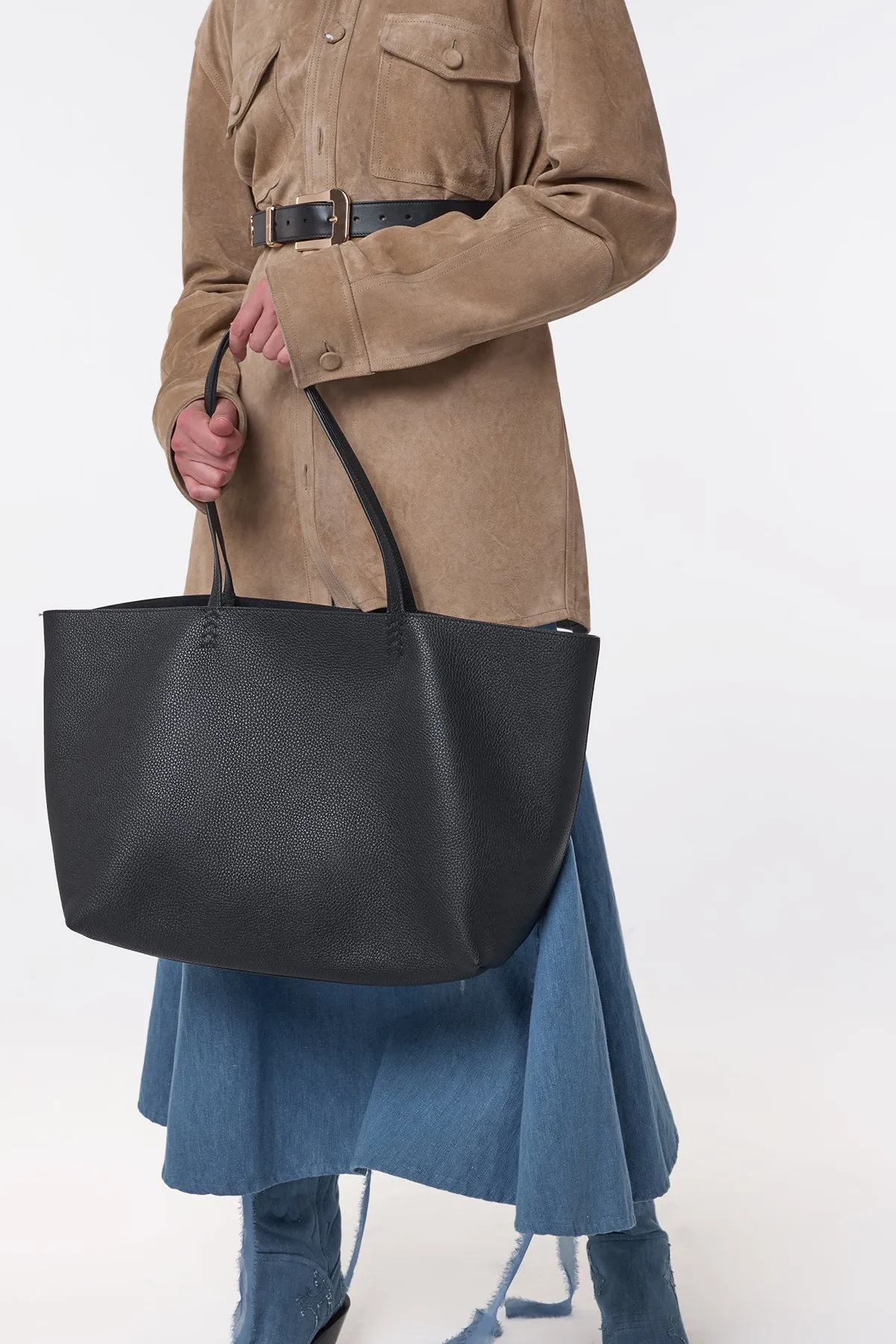 Avebury Tote Bag in Black Textured Leather